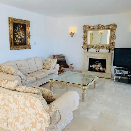 Beautiful Walking Distance To El Faro Fuengirola