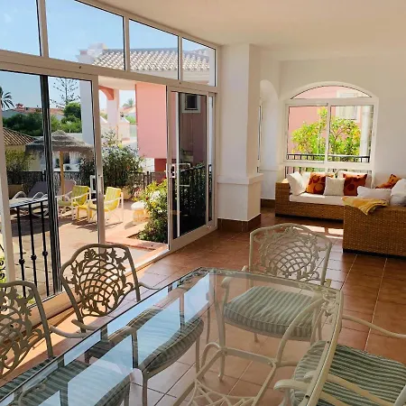 Beautiful Walking Distance To El Faro